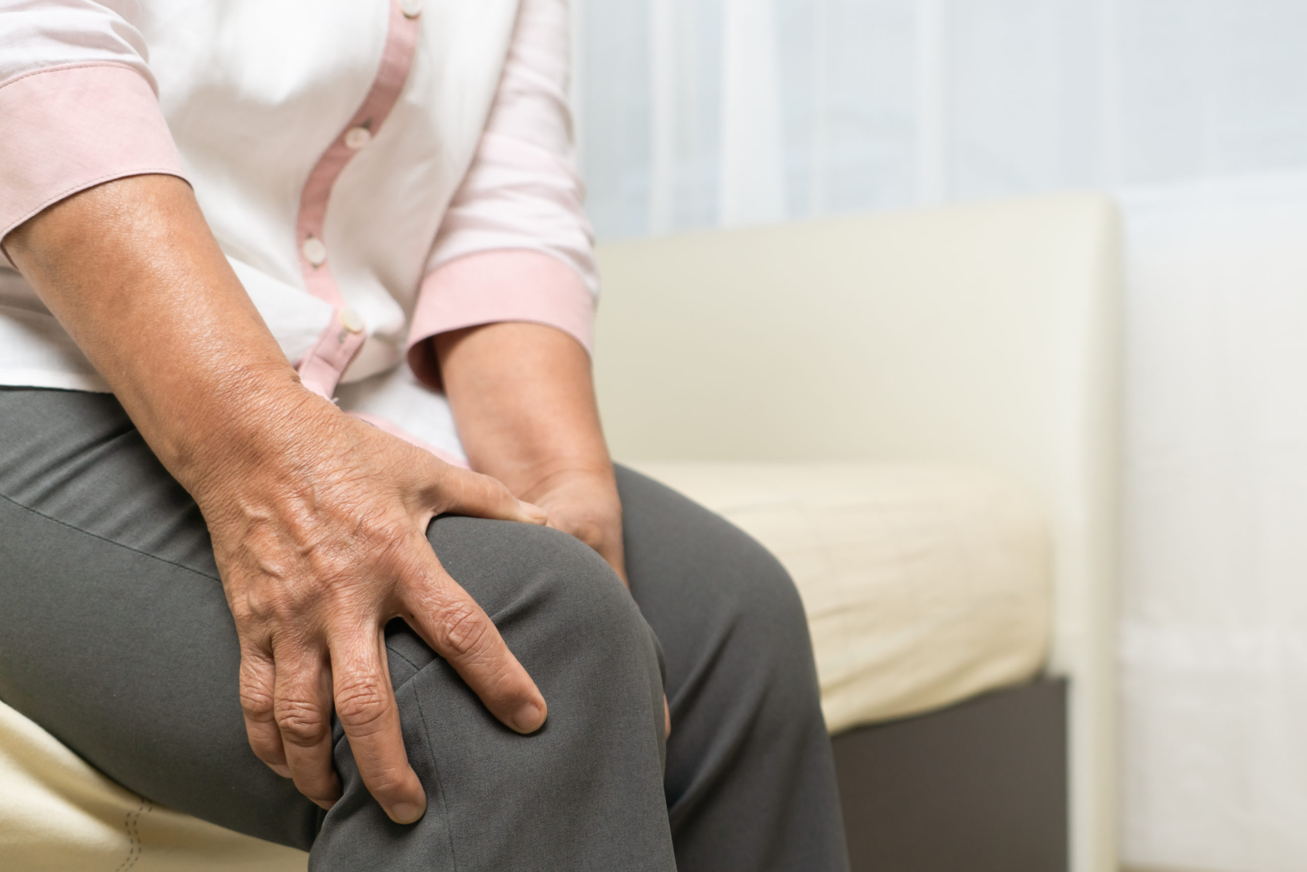 How to Manage Knee Pain in Your Golden Years