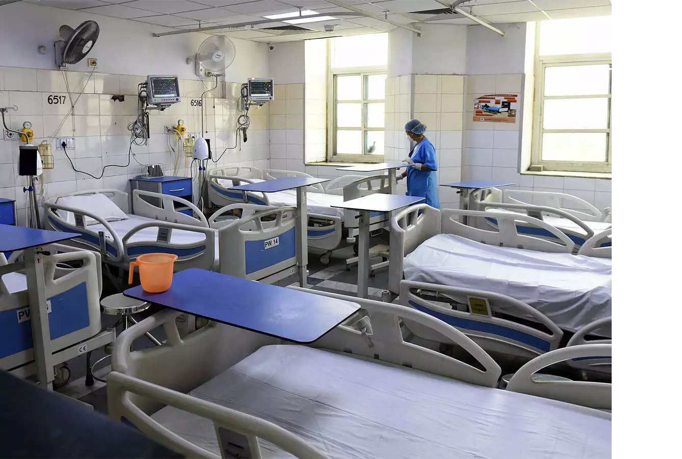 Delhi: All non-ventilator ICU beds taken in 24 private and 1 govt hospitals