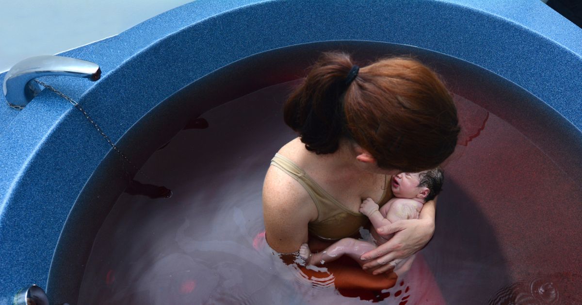 Water Birth : What It Is, Benefits, Precautions and Risks