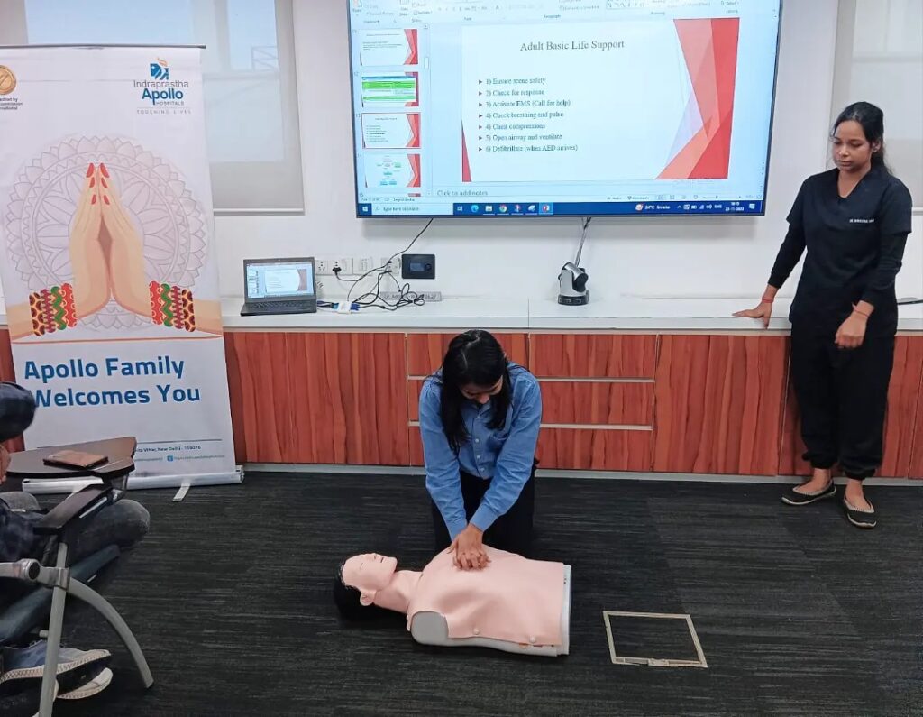 APOLLO HOSPITAL NOIDA RECENTLY ORGANIZED A LIFE-SAVING BLS SESSION AT INDUS TOWER
